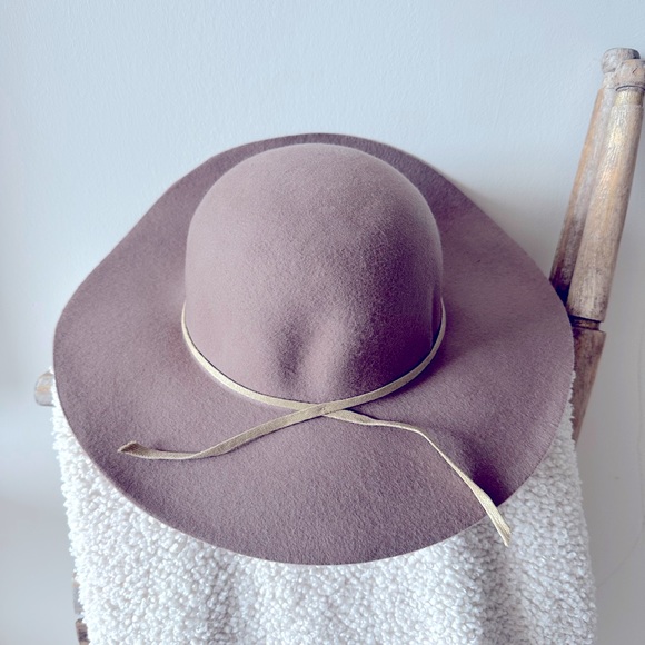 Tan Hat - Picture 2 of 3